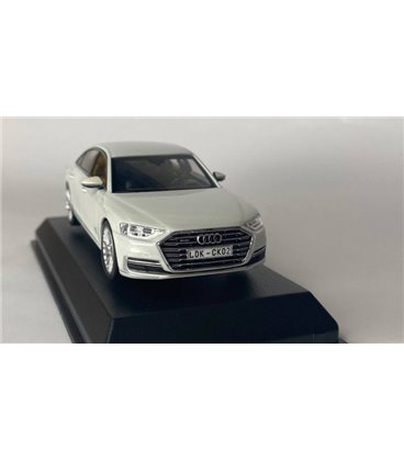 Автомодель Audi A8L біла 1:43 iScale