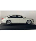 Автомодель Audi A8L біла 1:43 iScale